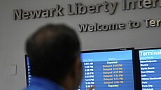Zpo�d�ní odlet� na mezinárodním leti�ti Newark Liberty v New Jersey (5. kv�tna...