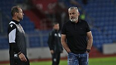 Trenér Baníku Ostrava Pavel Hapal bhem utkání proti Olomouci.