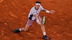 Casper Ruud hraje bekhend v semifinále turnaje v Madridu.