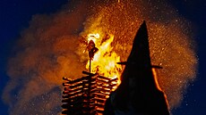 Nap�í� �eskem se b�hem filipojakubské noci konaly oslavy pálení �arod�jnic. Na...