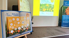 Takto studenti prodávali kvty msíku lékaského ped temi roky. (11. kvtna 2022)