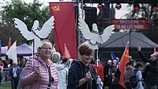 Komunisté si na pra�ském Klárov� p�ipomínají 80. výro�í konce druhé sv�tové...