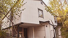 Dm o rozloze 200 metr tvereních, ve kterém se Dan usadil, je z roku 1939. 