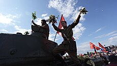 Komunisté se u p�íle�itosti 80. výro�í konce druhé sv�tové války p�esunuli z...