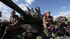 Komunisté se u p�íle�itosti 80. výro�í konce druhé sv�tové války p�esunuli z...