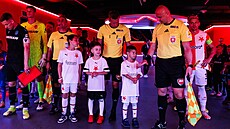 D�ti z d�tských domov� �ly v zápase proti Plzni jako doprovod hrá��m.