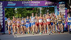 Start závodu v ch�zi v Pod�bradech