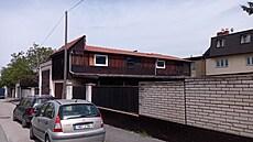 Starý Chodov. Pistavíme, oblepíme. Tady je ovem dokoneno. Na stylu nesejde.