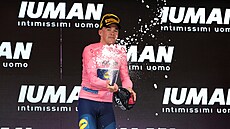 Dán Mads Pedersen slaví vít�zství v první etap� italského Gira