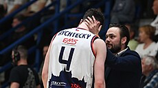 Kou Brna Martin Vank utuje Matje Rychteckého.