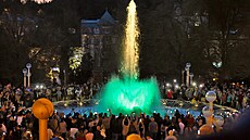 Fontána v Mariánských Lázních po dkladné rekonstrukci za obrovského zájmu...