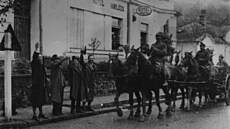 Vojáci rumunské armády v Luhaovicích, 2. kvtna 1945.