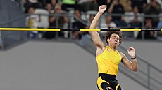 Armand Duplantis na mítinku Diamantové ligy v anghaji.