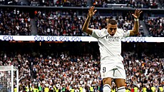 Kylian Mbappé z Realu Madrid slaví gól proti Vigu.