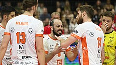 Maximiliano Chirivino mezi spoluhrái z Karlovarska