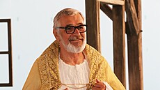 Z natáení pohádky Andl Pán 2. Herec Jií Bartoka.