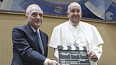 Reisér Martin Scorsese a pape Frantiek bhem natáení projektu Aldeas