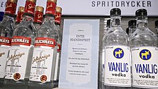 Cedulka v prodejn védského státního obchodu Systembolaget varovala za covidu...