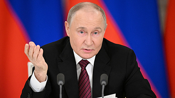 Vladimir Putin na narychlo svolané tiskové konferenci v Kremlu (11. kvtna 2025)