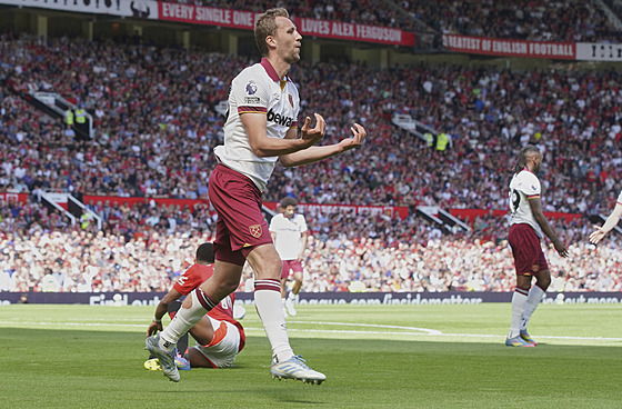 Tomá Souek z West Hamu se raduje z gólu proti Manchesteru United.