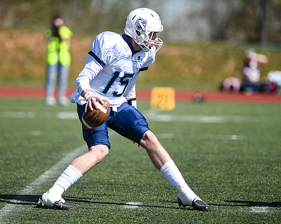 Ostravský quarterback Amos Feranec duel proti Znojmu Knihts nedohrál.