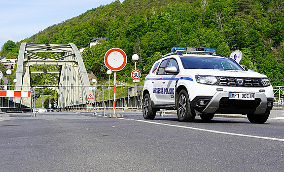 Uzavený Tyrv most v Dín (kvten 2025)