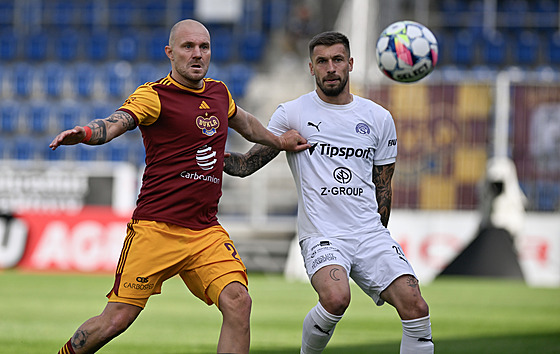 Jakub Hora z Dukly (vlevo) a Marek Havlík ze Slovácka