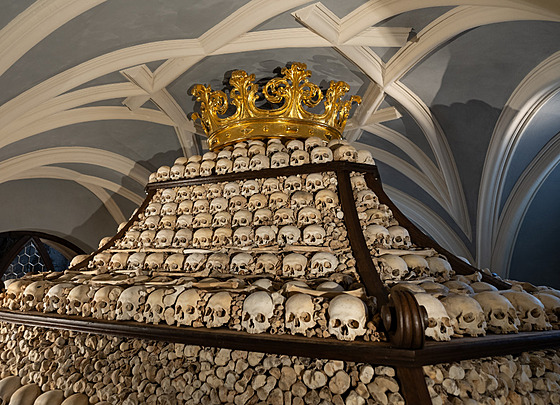 První ze ty kosterních pyramid byla po pti letech zrenovována.