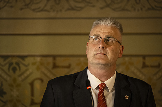 Námstek primátora Jií olc (nestraník za ANO) na mimoádném zasedání...