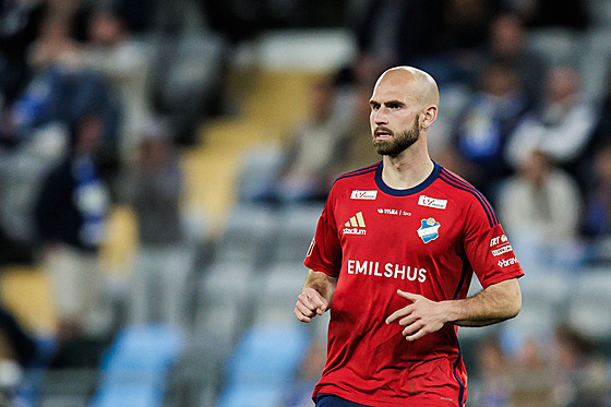 Obránce Sebastian Starke Hedlund z Växjö v utkání s Göteborgem.