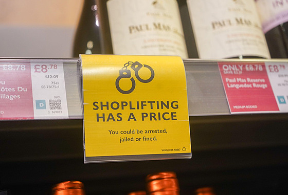 Nápis v supermarketu ve Wimbledonu v jihozápadním Londýn varuje zákazníky ped...