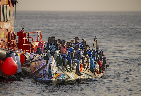 Migranti ze Senegalu, kteí dorazili Kanárské ostrovy. (28. listopadu 2024)