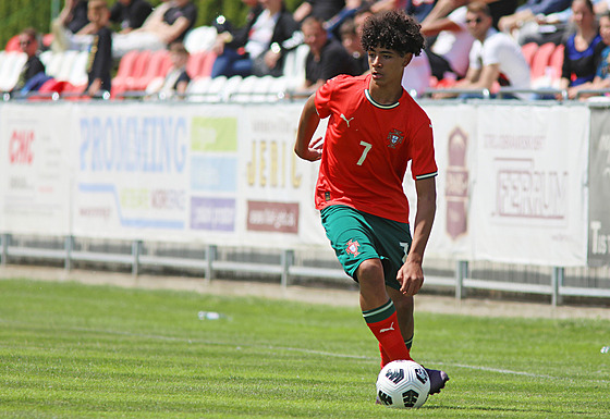 Nejstarí syn Cristiana Ronalda debutoval v portugalské reprezentaci do 15 let...