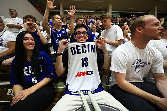 Fanouci Dína v sedmém semifinále NBL.