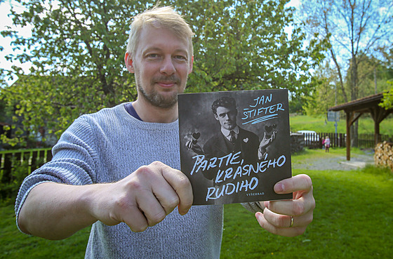 Kdy spisovatel a noviná Jan tifter hledal název pro svou novou knihu, pomohl...