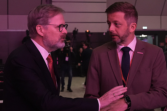 Pedseda hnutí STAN. ministr vnitra Vít Rakuan, na volebním snmu pivítal...