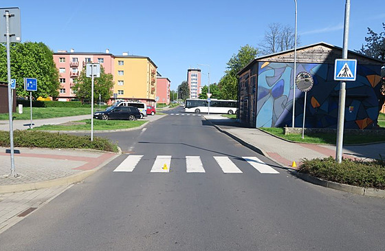 Pechod v Lidické ulici, na kterém 29. dubna idi srazil malou chodkyni.