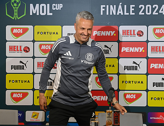 Olomoucký trenér Tomá Janotka na tiskové konferenci ped finále eského...