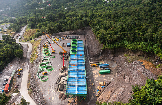 Pohled na vznikající geotermální elektrárnu na ostrov Dominika (10. bezna ...
