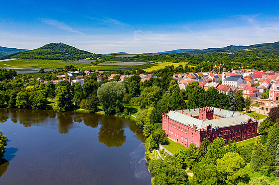 Historické centrum msta s hradem umburkem v pozadí