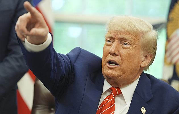Trumpovo celní tažení proti světu zablokoval soud. Bude teď prezident švejkovat?