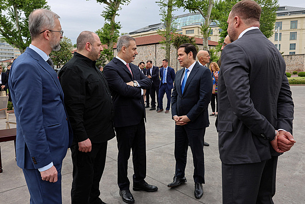 Všechno je jinak. Jednání mezi Ruskem a Ukrajinou v Istanbulu ukazují převrácení diplomatických pozic