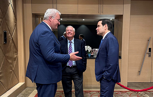 „Nehorázná arogance spojenců.“ Nezažil jsem Trumpa tak naštvaného, řekl senátor