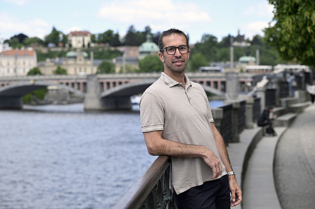 Investuj do sebe, ne do aut, radil Štěpánek Mrvovi. Lehečka mu připomíná Berdycha