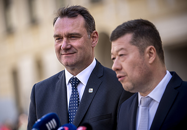 Okamura jde proti vyjádření prezidenta. O EU a NATO se na Hradě nemluvilo, tvrdí