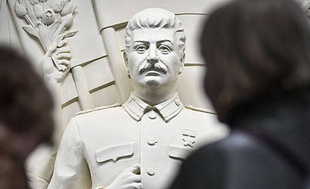 Nejvýznamnější osobnost všech dob? Rusové vybrali sovětského tyrana, za ním jsou Putin či Einstein
