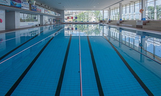 Oprava plaveckého bazénu v Kromíi se natahuje vinou nepíznivého poasí....