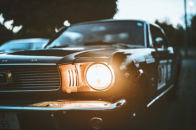 Přes jezero a Alpy až na Riviéru. Podívejte se na automobilové perly z Česka