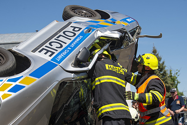 Policejní auto se u Berouna srazilo s civilním, nehodu vyšetřuje GIBS