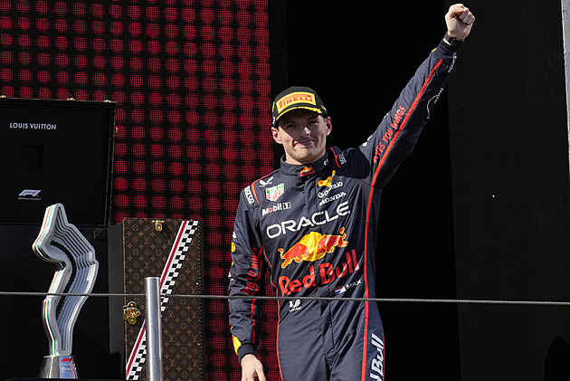 Dramatický závod F1 v Imole ovládl Verstappen, jezdcům McLarenu nedal šanci